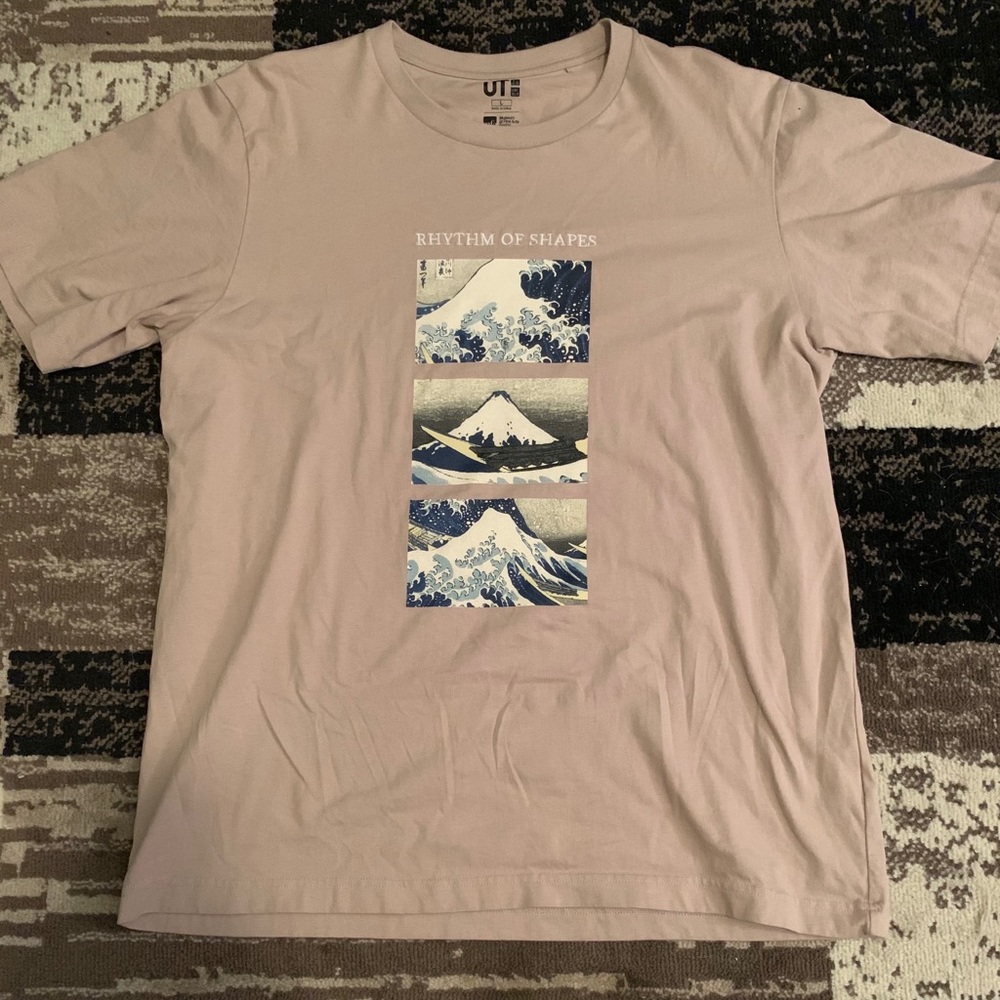 Uniqlo Waves Graphic Tee